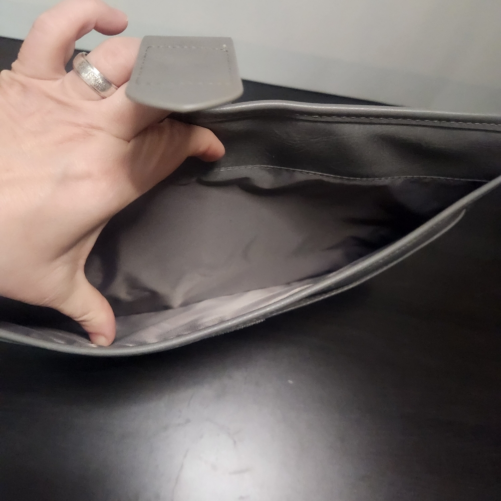 BEIS Silver Tablet Sleeve - Picture 8 of 13